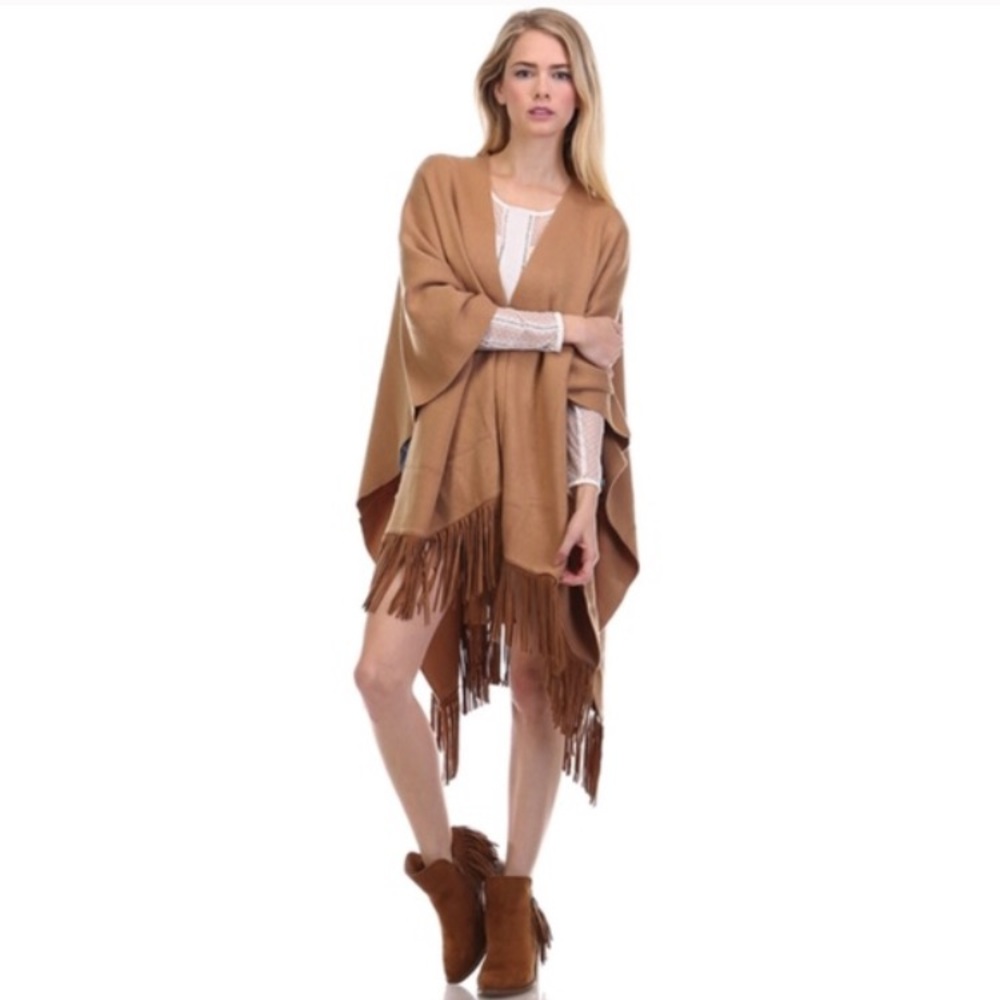 3x Host Pick * Tan Fringed Poncho